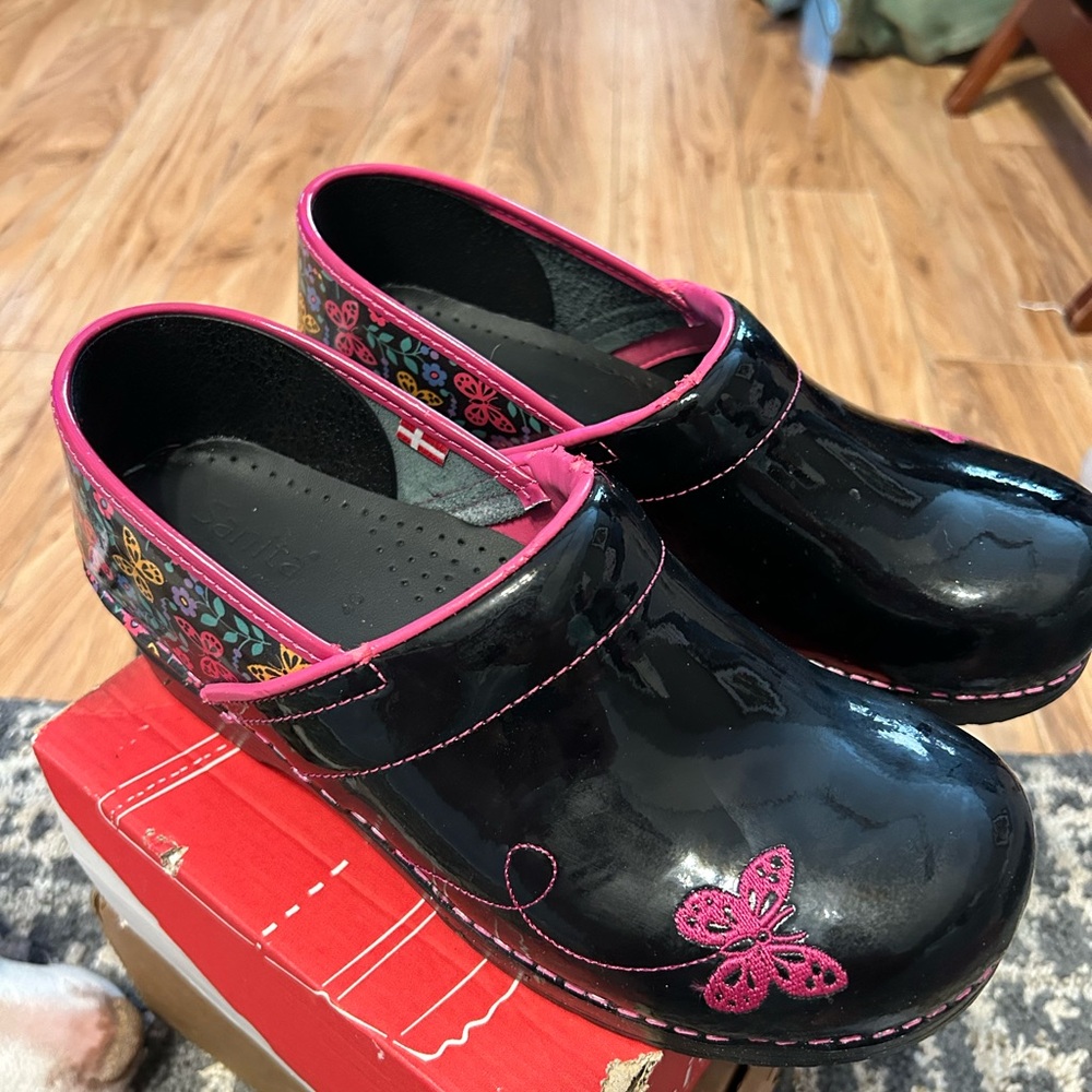 Sanita Black and Pink Butterfly Nursing Clogs